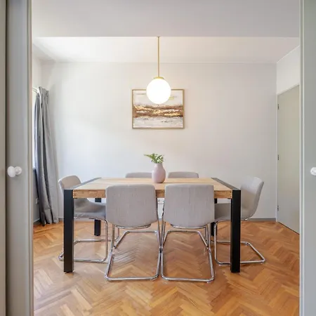 Hostwise - Bright & Spacious Flat W/ Garage *