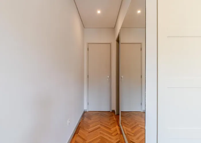 Daire Hostwise - Bright & Spacious Flat W/ Garage