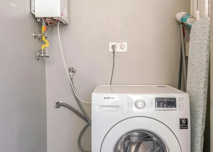 Hostwise - Bright & Spacious Flat W/ Garage Daire