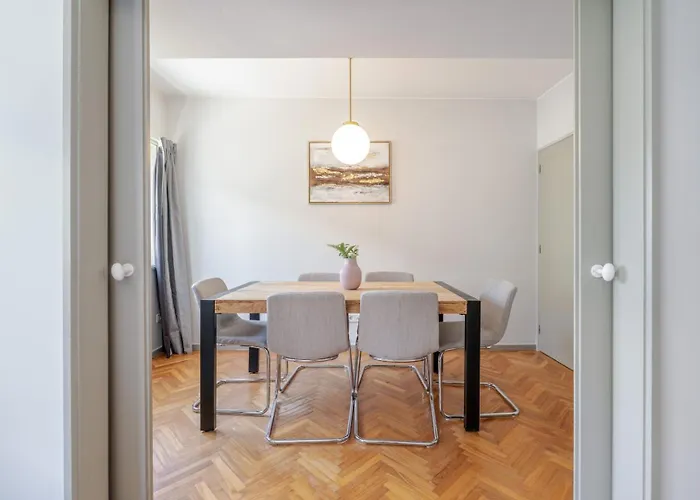 Hostwise - Bright & Spacious Flat W/ Garage *