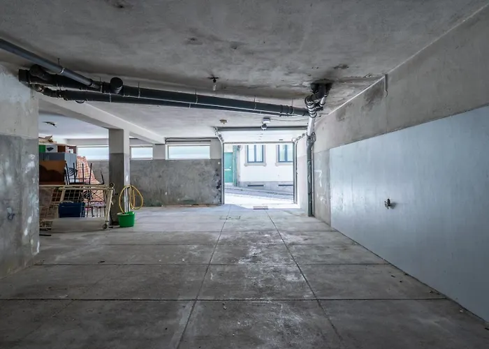 Hostwise - Bright & Spacious Flat W/ Garage Apartment