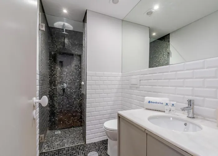 Apartment Hostwise - Bright & Spacious Flat W/ Garage Porto