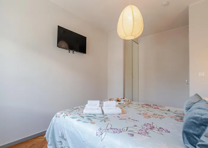 Apartment Hostwise - Bright & Spacious Flat W/ Garage *