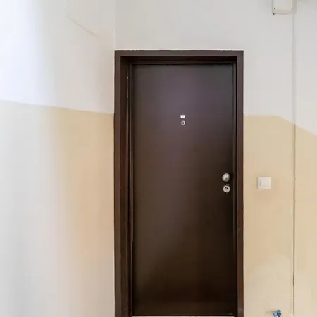 شقة Hostwise - Bright & Spacious Flat W/ Garage بورتو