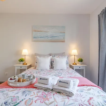 Apartment Hostwise - Bright & Spacious Flat W/ Garage *