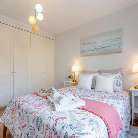 Hostwise - Bright & Spacious Flat W/ Garage