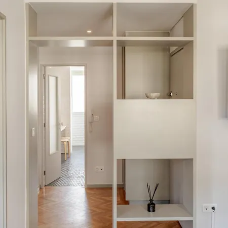 Hostwise - Bright & Spacious Flat W/ Garage بورتو