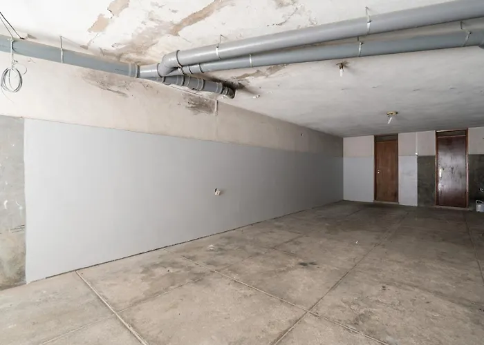 Hostwise - Bright & Spacious Flat W/ Garage Lägenhet *