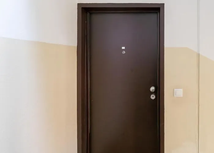 Апартаменты Hostwise - Bright & Spacious Flat W/ Garage Порту