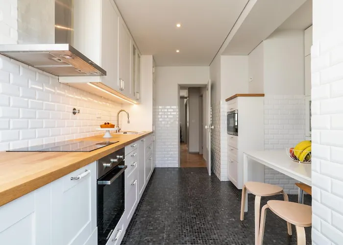 Hostwise - Bright & Spacious Flat W/ Garage Lägenhet Oporto