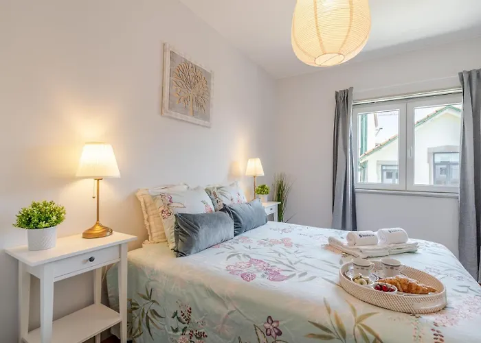 Hostwise - Bright & Spacious Flat W/ Garage Апартаменты *