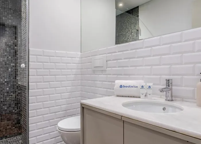 Апартаменты Hostwise - Bright & Spacious Flat W/ Garage *