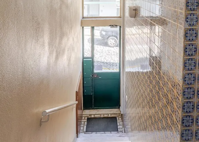 Hostwise - Bright & Spacious Flat W/ Garage Lägenhet Oporto