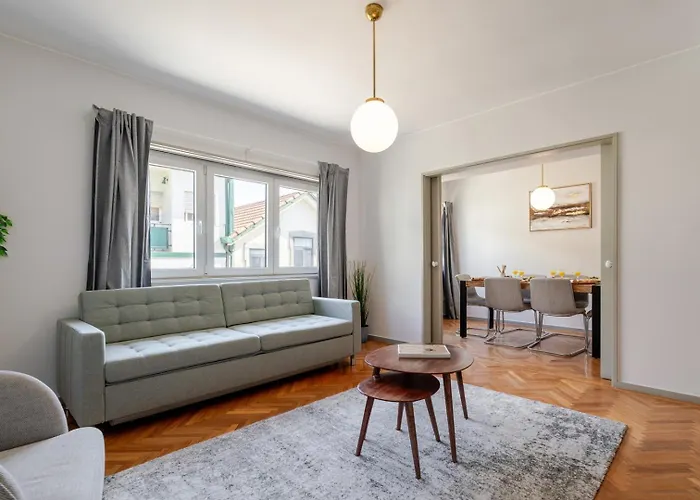 Lägenhet Hostwise - Bright & Spacious Flat W/ Garage Oporto