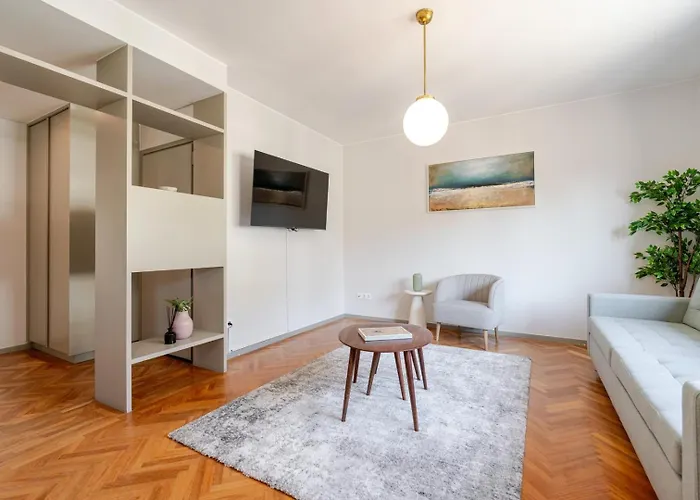 Hostwise - Bright & Spacious Flat W/ Garage * Порту