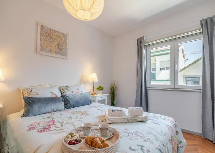 Hostwise - Bright & Spacious Flat W/ Garage Lägenhet Oporto