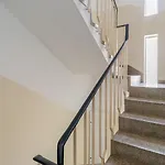Hostwise - Bright & Spacious Flat W/ Garage