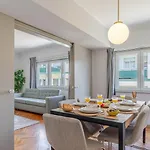 Hostwise - Bright & Spacious Flat W/ Garage Porto