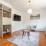 Hostwise - Bright & Spacious Flat W/ Garage * Porto