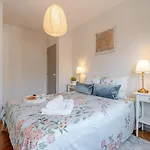 Apartment Hostwise - Bright & Spacious Flat W/ Garage *