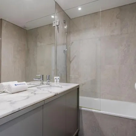Hostwise - Bright & Spacious Flat W/ Garage 波尔图