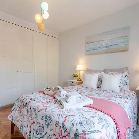 Hostwise - Bright & Spacious Flat W/ Garage * 波尔图