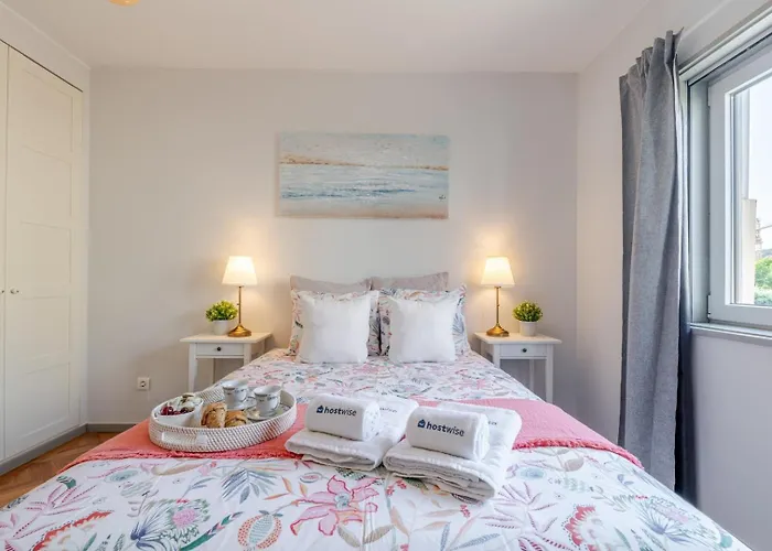 Daire Hostwise - Bright & Spacious Flat W/ Garage *