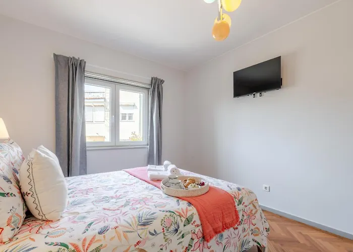Hostwise - Bright & Spacious Flat W/ Garage Daire Porto
