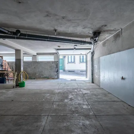 Hostwise - Bright & Spacious Flat W/ Garage Lejlighed