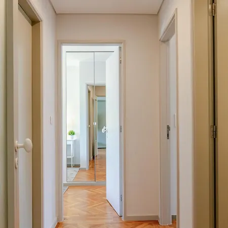 Lejlighed Hostwise - Bright & Spacious Flat W/ Garage *