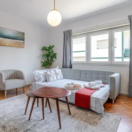 Lejlighed Hostwise - Bright & Spacious Flat W/ Garage