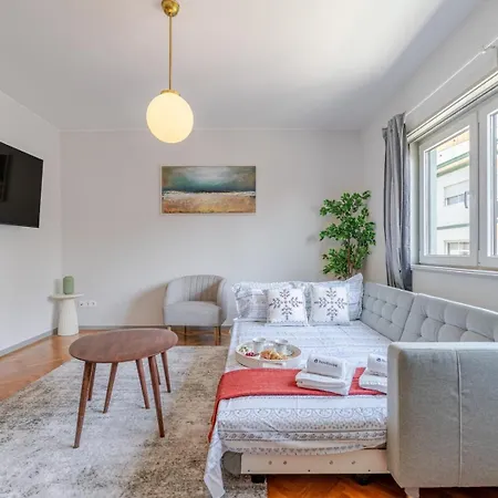 Hostwise - Bright & Spacious Flat W/ Garage Lejlighed Porto