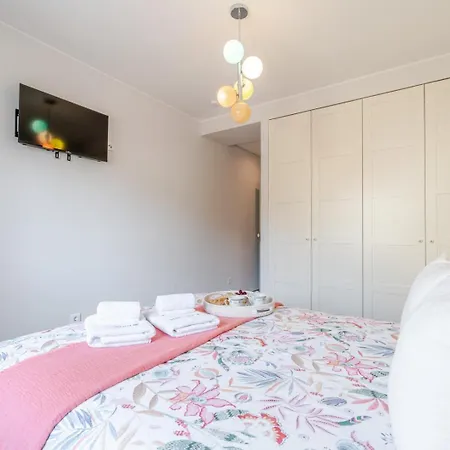Lejlighed Hostwise - Bright & Spacious Flat W/ Garage