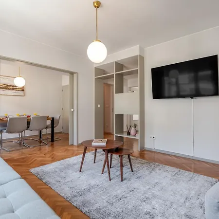 Lejlighed Hostwise - Bright & Spacious Flat W/ Garage Porto